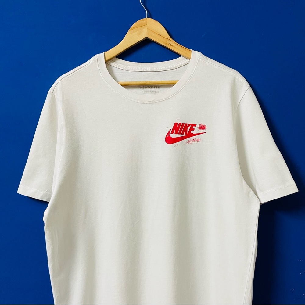 NIKE AUTHENTIC SPORTS WEAR WHITE CREW NECK GRAPHIC T-SHIRT FOR MEN’S & WOMEN’S - Picture 5 of 7